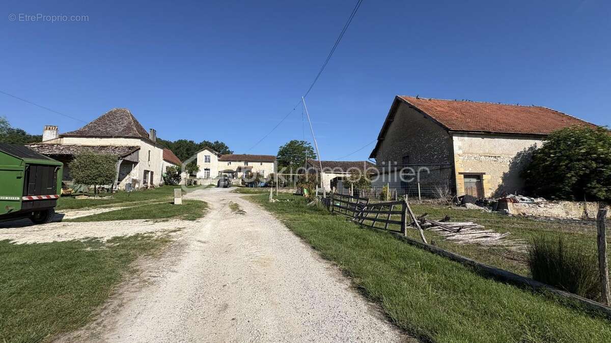 Maison à GAGEAC-ET-ROUILLAC