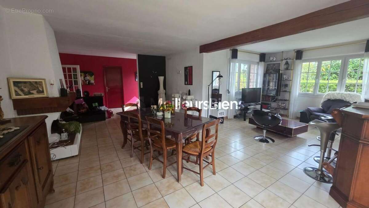 Maison à AULNOYE-AYMERIES