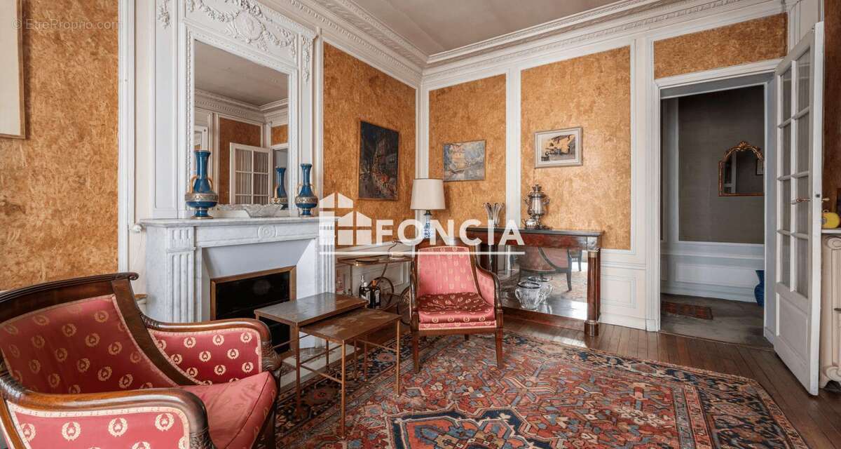 Appartement à PARIS-16E