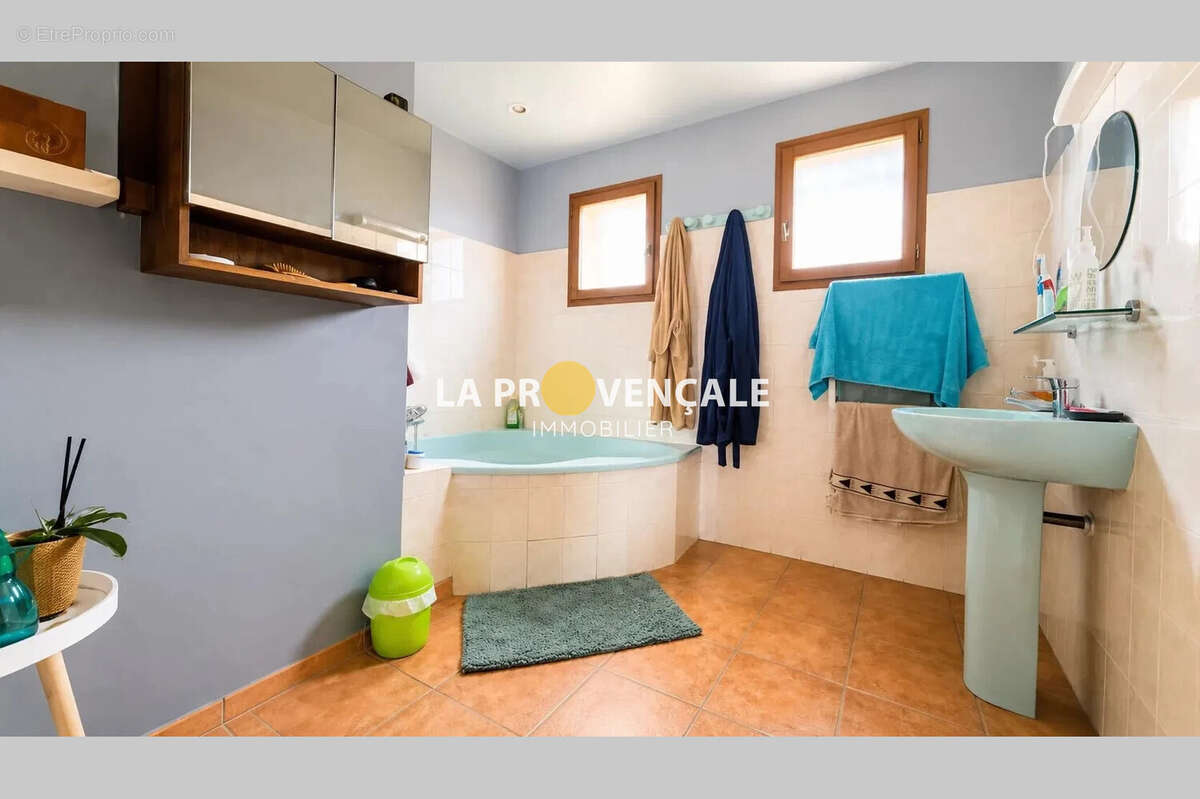 Maison à POURRIERES