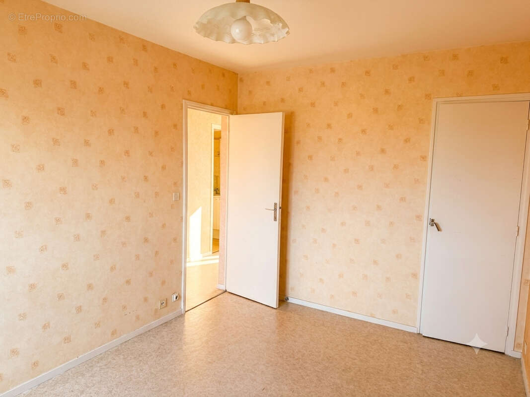 Appartement Vannes 4 pièce(s) 69 m2 1 parking + 1 garage + 1 cave . - photo 5