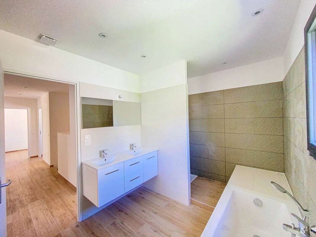 Maison à TOURRETTE-LEVENS