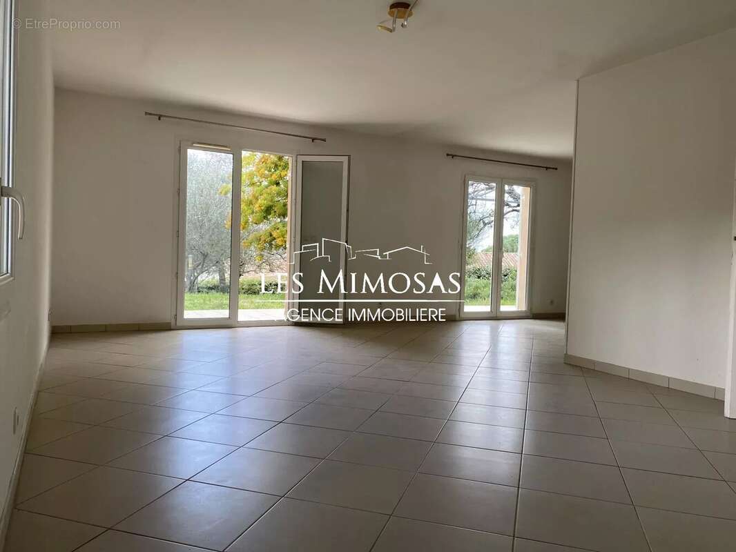 Maison à BAGNOLS-EN-FORET