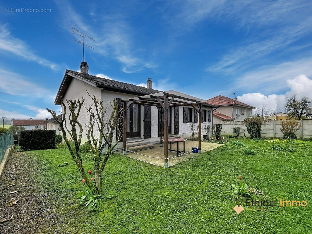 Maison à LOUZE