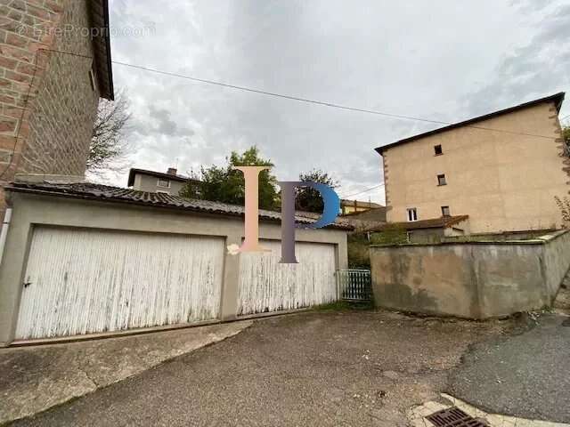 Appartement à COURS-LA-VILLE