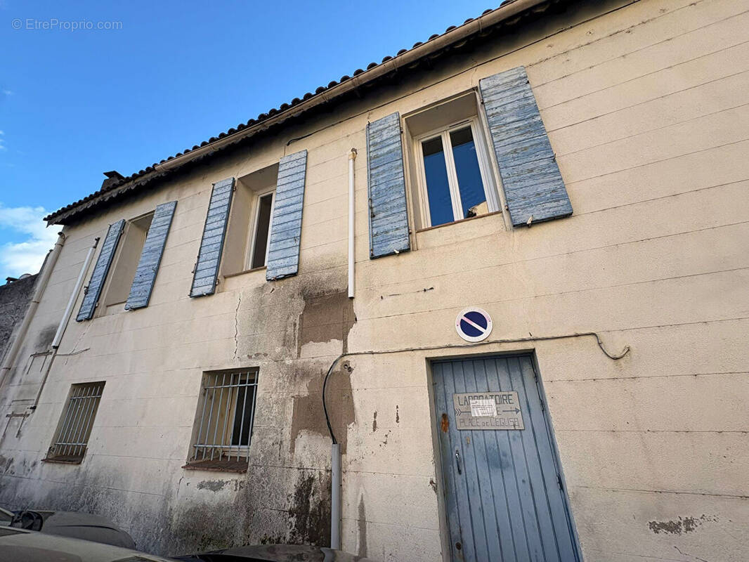 Commerce à ROQUEVAIRE