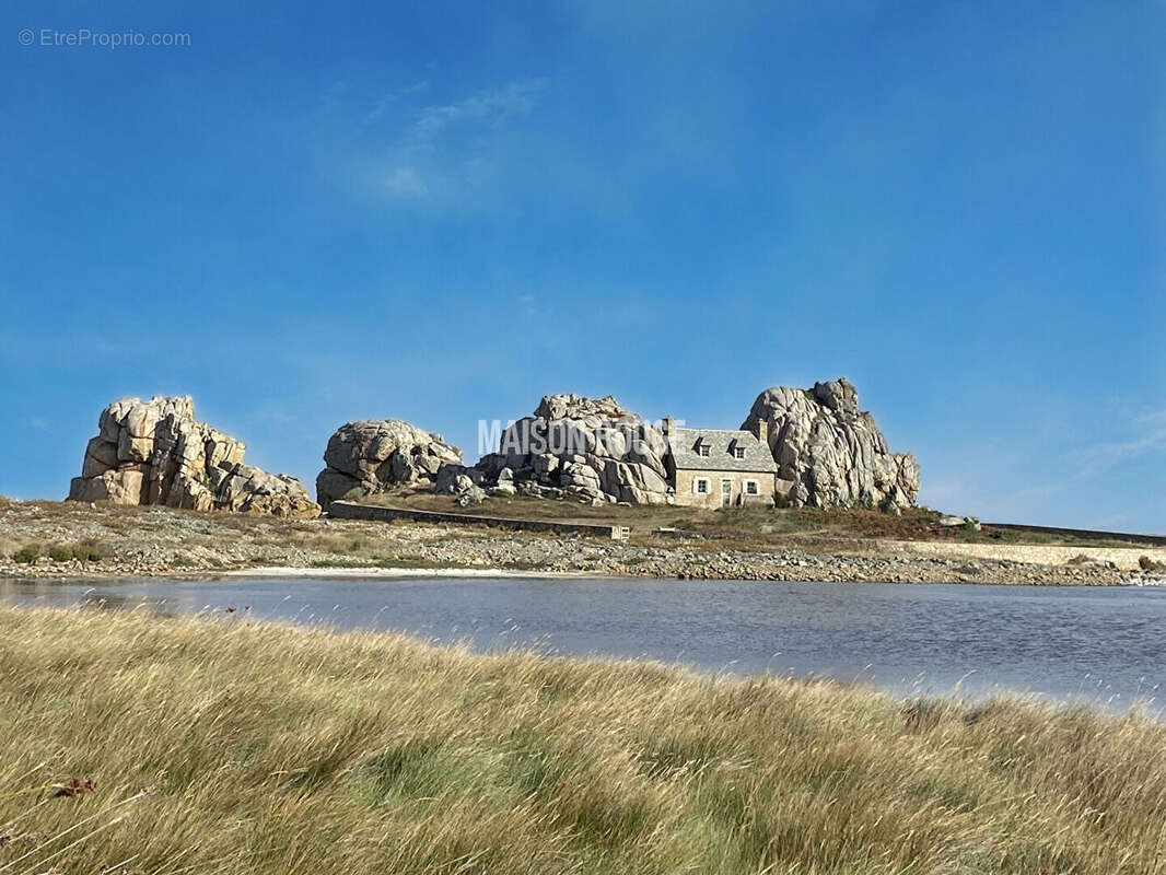 Maison à PLOUGRESCANT