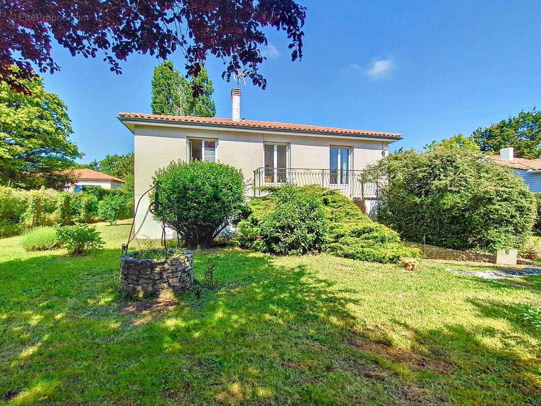 Maison à SAINTE-SOULLE