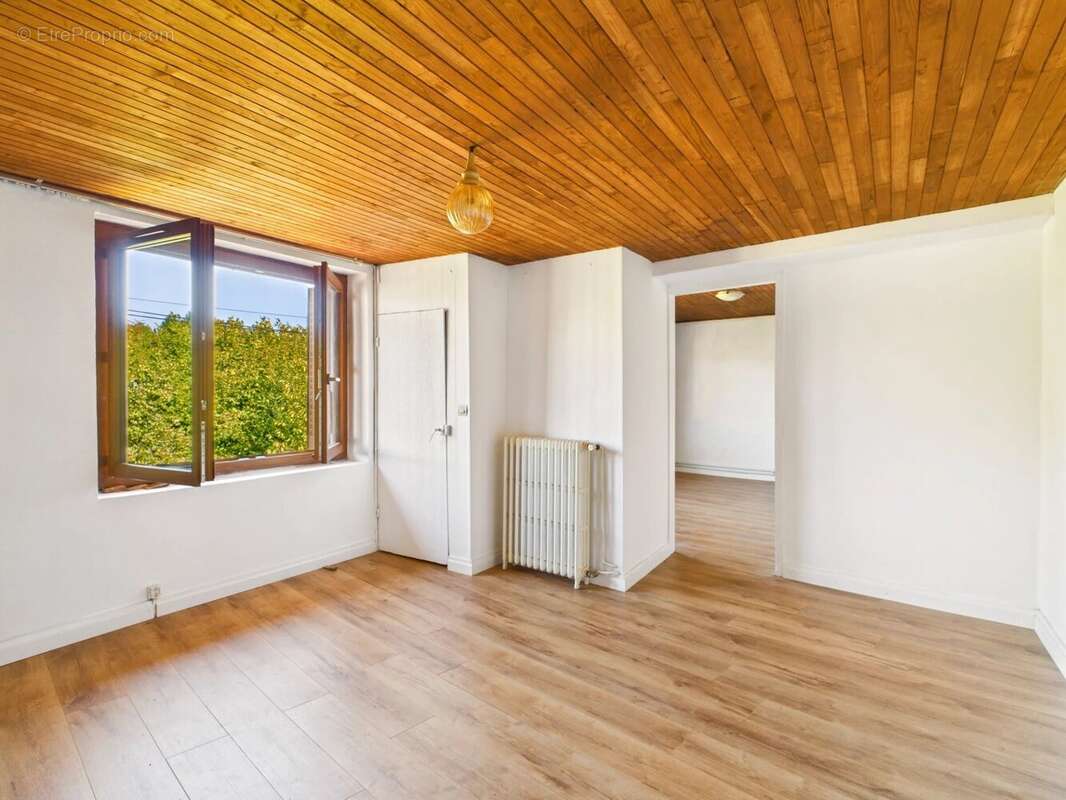 Maison à PIEGUT-PLUVIERS