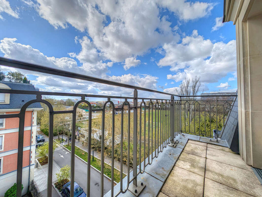 Appartement à LA GARENNE-COLOMBES