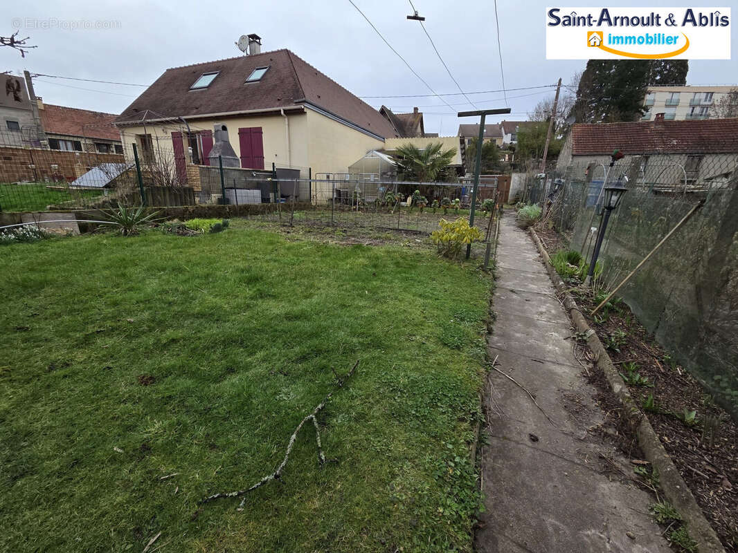 Maison à SAINT-ARNOULT-EN-YVELINES
