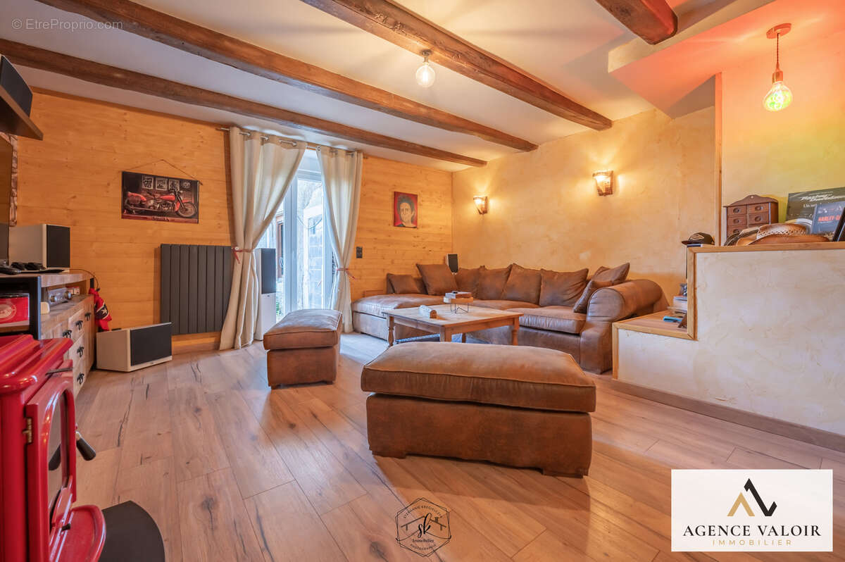 A vendre_Maison rénovée 225 m2   4 chambres   Grands volumes   Dépendance et Grange 500 m2 - photo 6