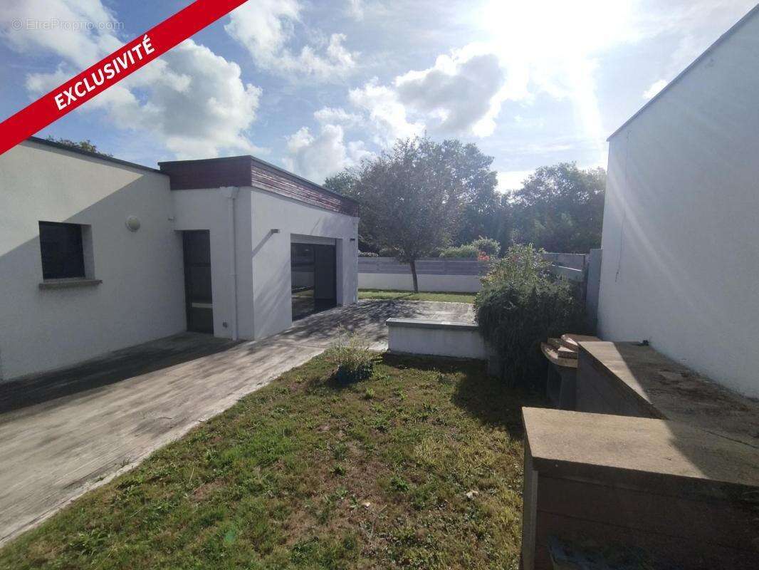 Maison à LA TRINITE-SURZUR