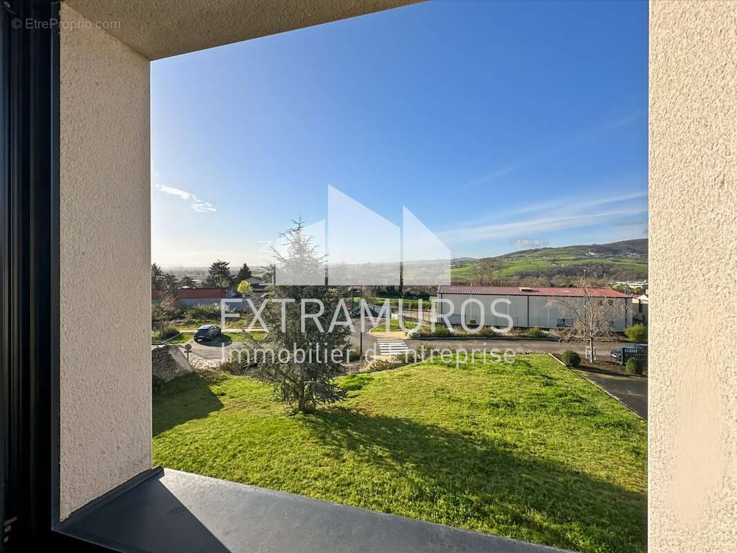 Commerce à VAUGNERAY