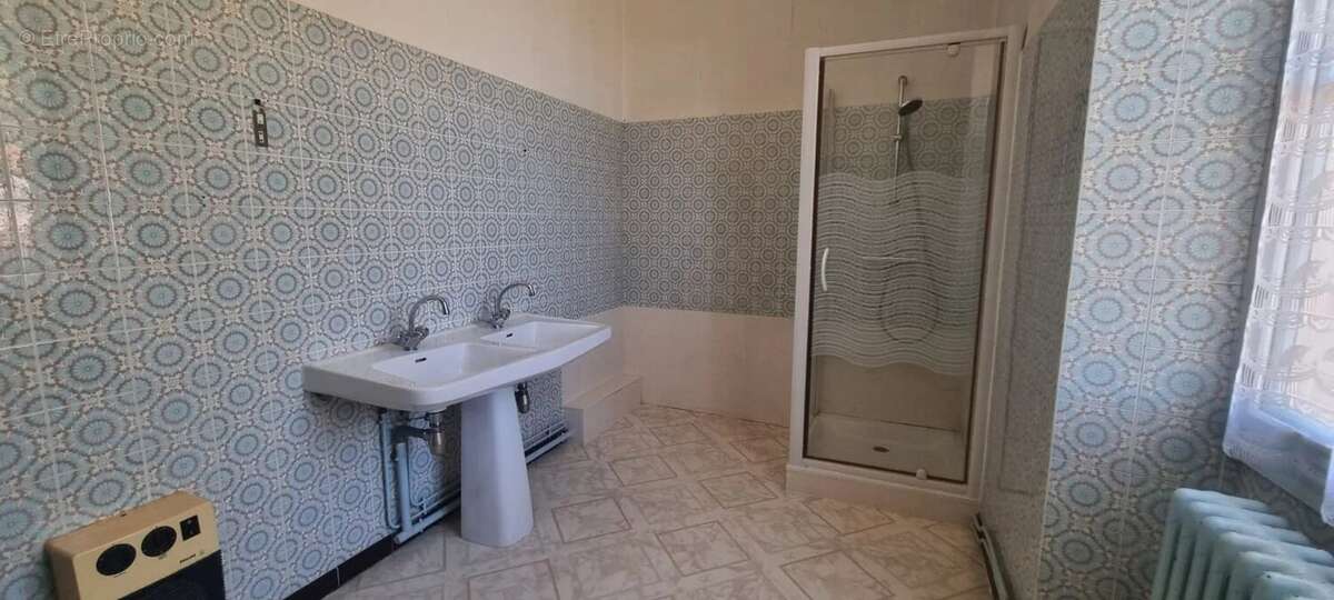 Maison de maître avec piscine et dépendances - photo 17