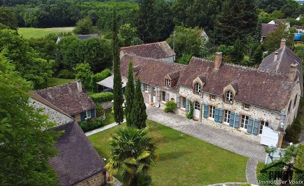 Propriété de charme - Longère rénovée avec piscine, dépendances et parc paysagé de plus de 7.500m2 - photo 15