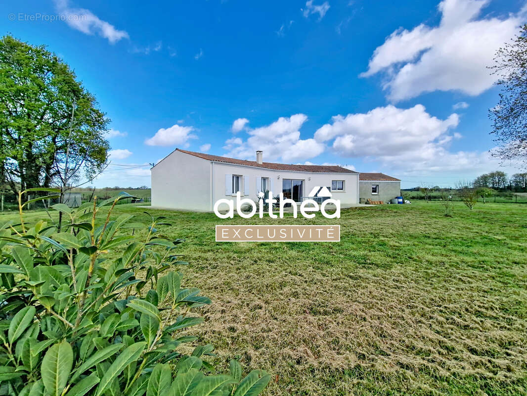 Maison à SAINT-GENIS-DE-SAINTONGE