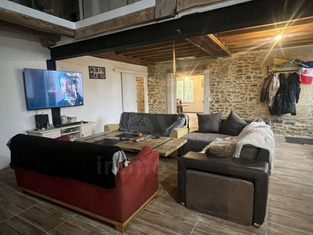 Maison à SAINT-AMAND-EN-PUISAYE