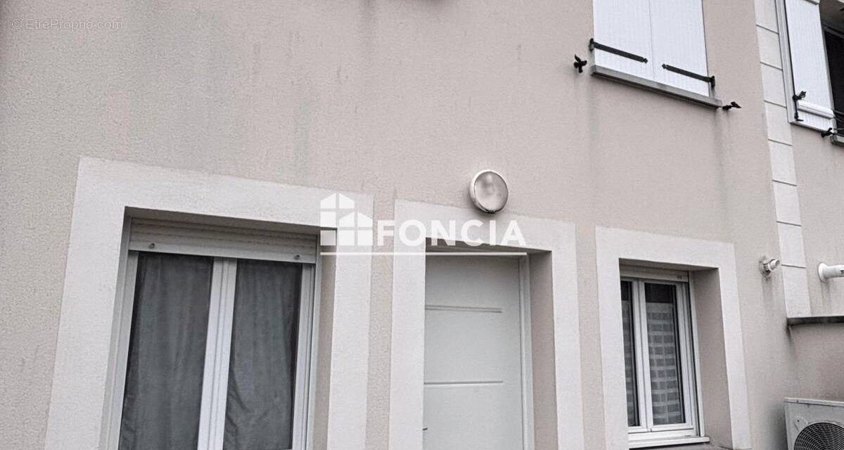 Maison à FLEURY-LES-AUBRAIS