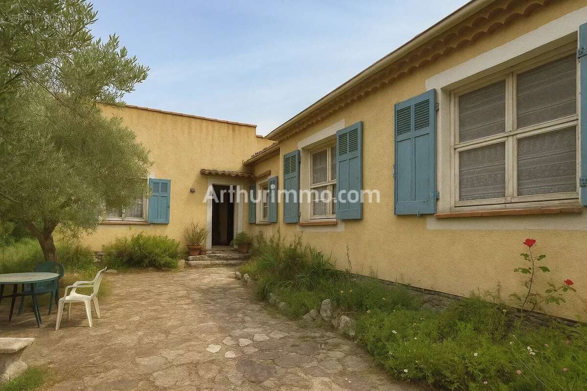 Maison à ROQUEBRUNE-SUR-ARGENS