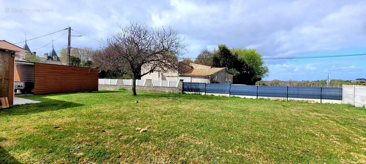 Maison à SAINT-MARTIN-LACAUSSADE