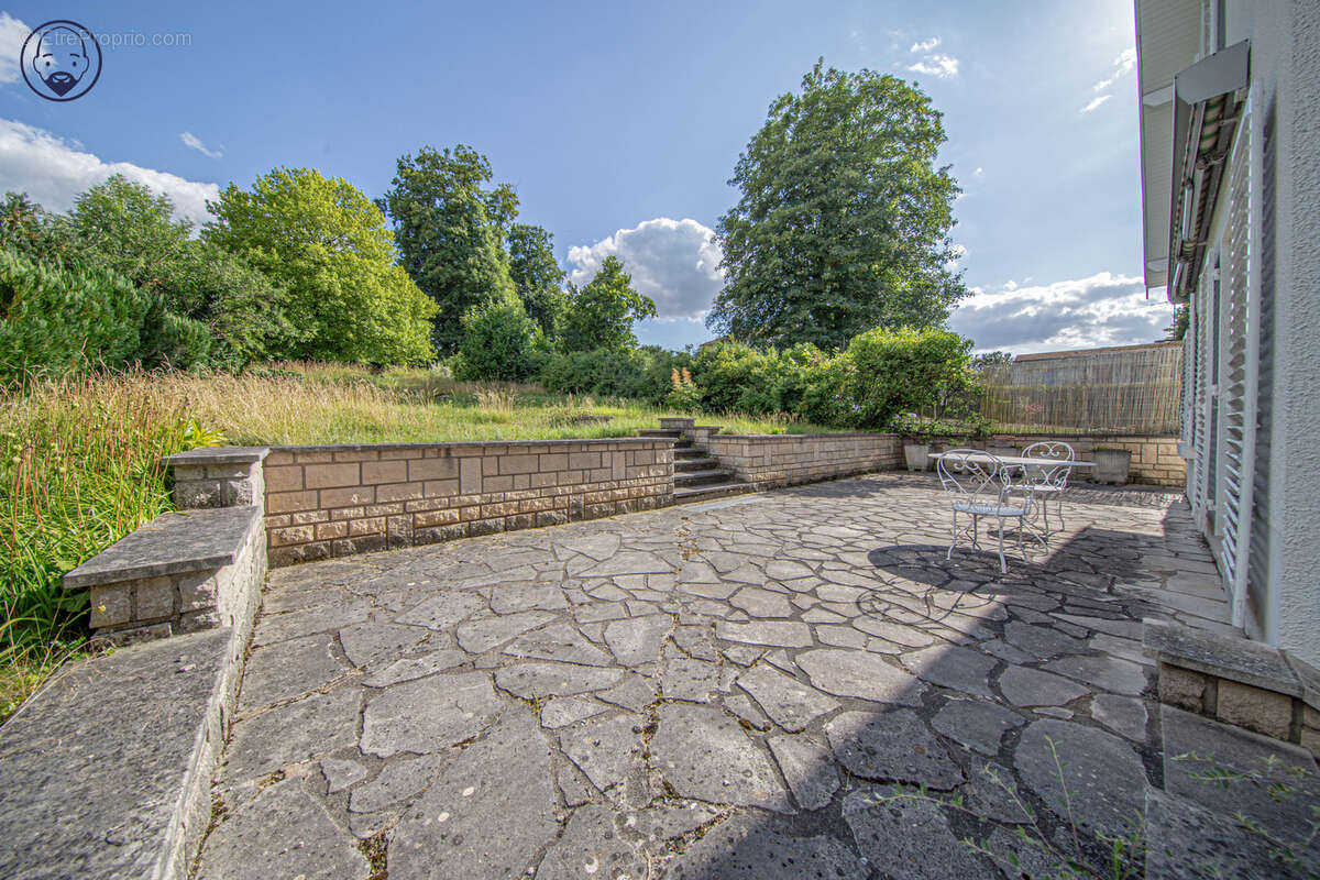 Maison individuelle de caractère avec son jardin trés agréable. - photo 6
