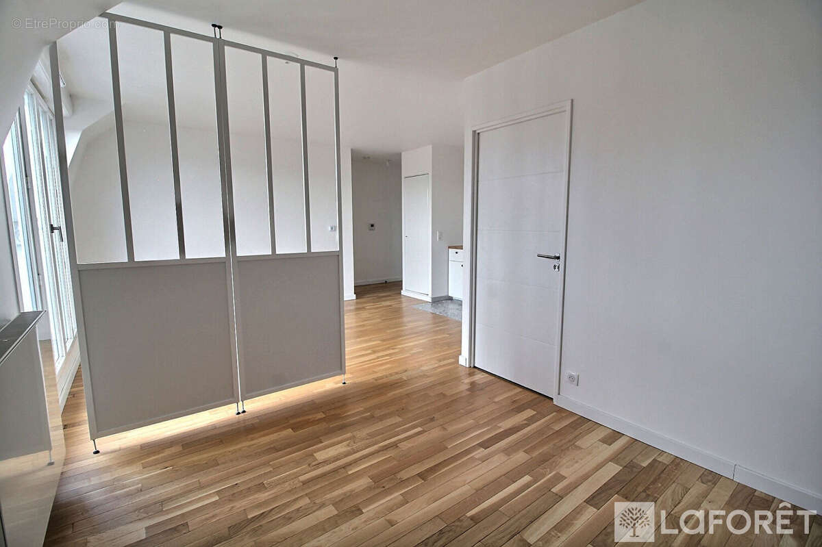 Appartement à LA GARENNE-COLOMBES