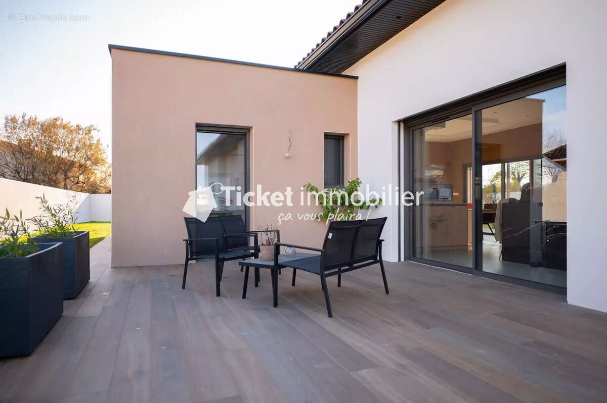 Maison à LA SALVETAT-SAINT-GILLES