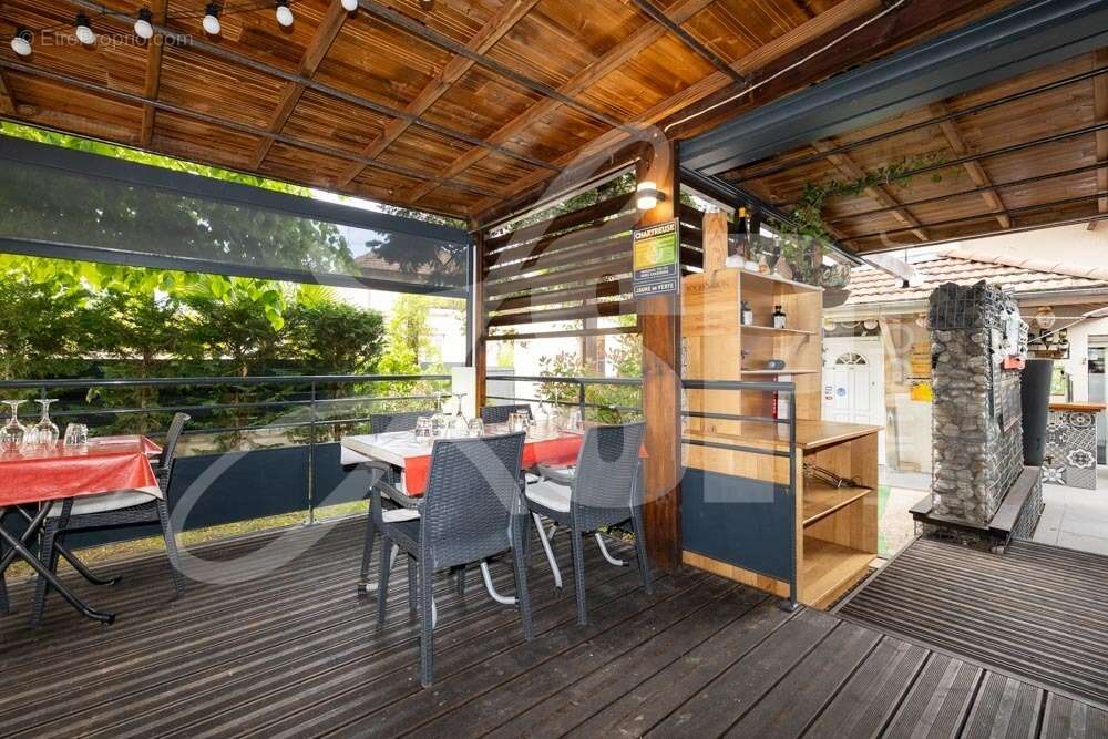 Restaurant + Appartement - Commerce à SAINT-GEOIRS