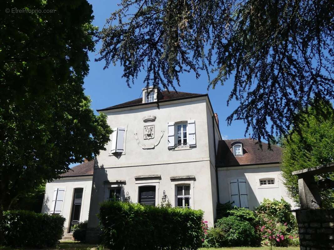 Maison à MONTCENIS