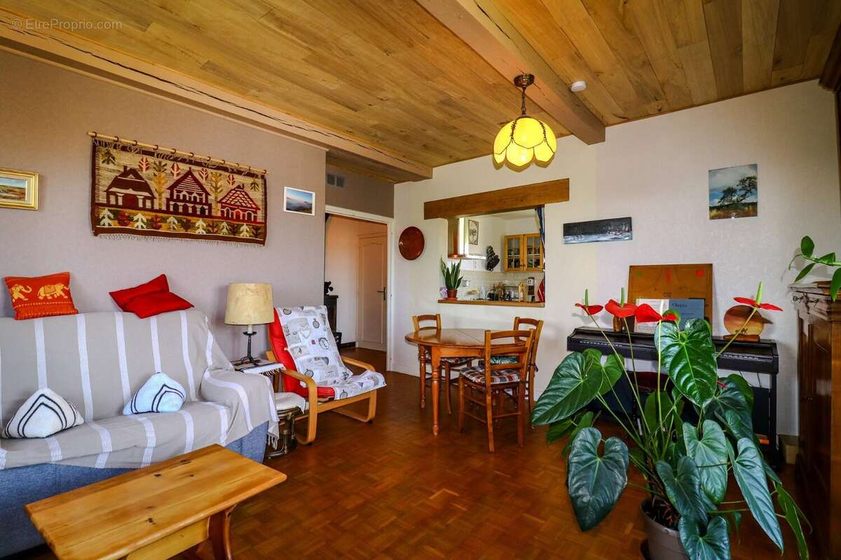 Maison à SAINT-RABIER