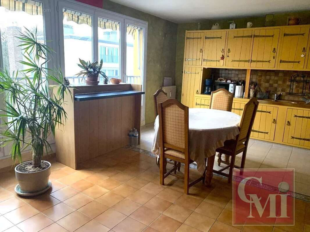 Appartement à BRUYERES-LE-CHATEL