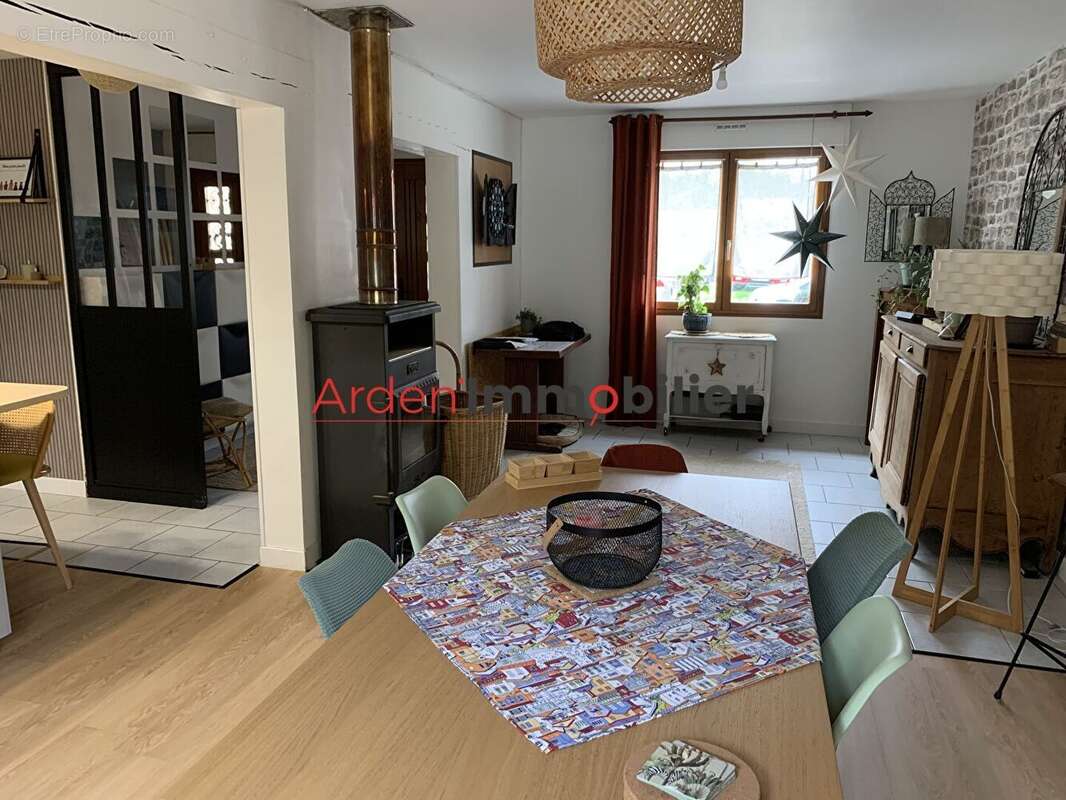 Maison à MENIL-ANNELLES