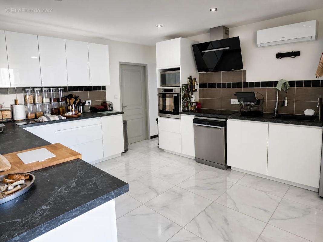 Maison de 6 pièces de 165 m² à La Truchère - photo 5
