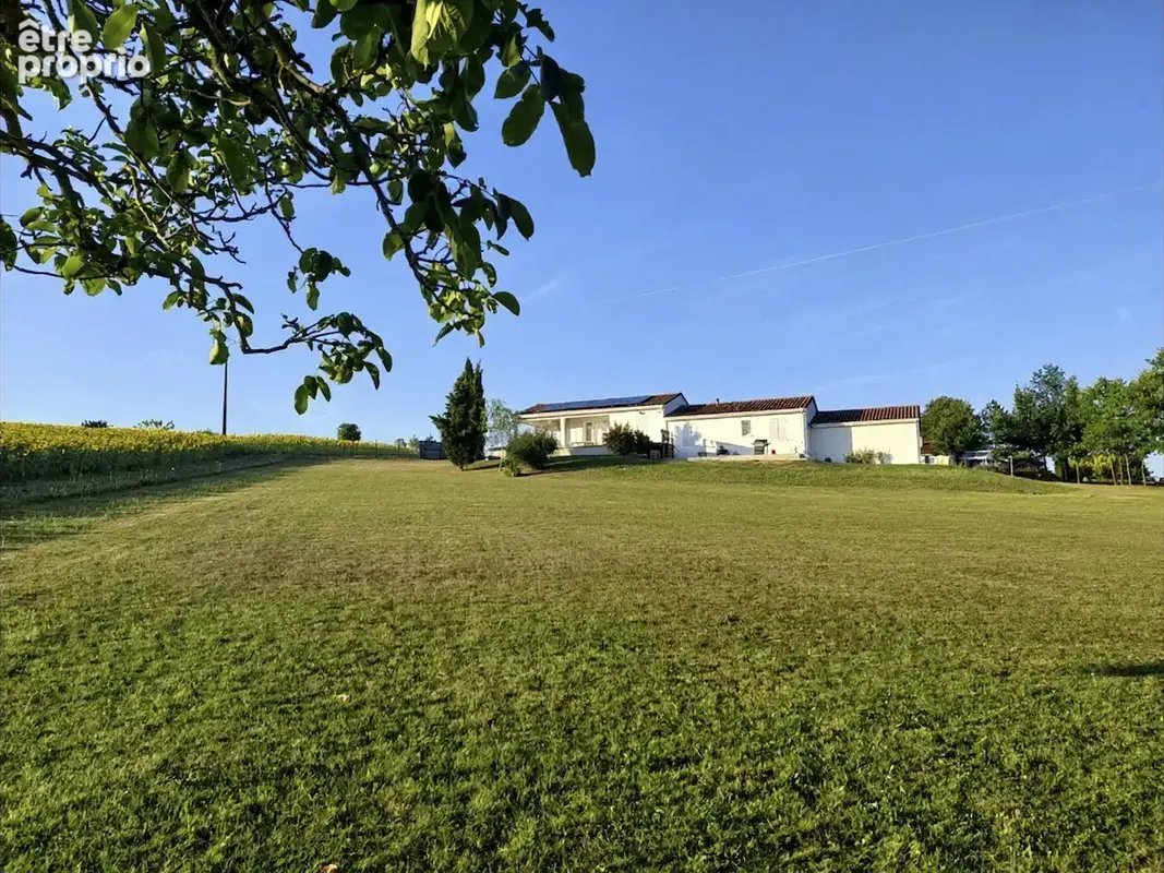 Coup de coeur pour cette magnifique maison avec piscine et vues dégagée sur terrain de 8249m2 - photo 18