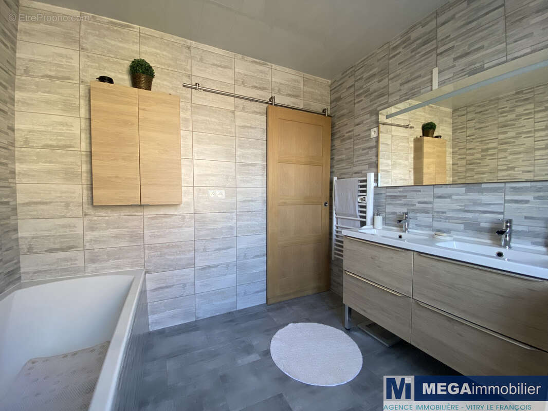 Maison au coeur de Vitry le François - photo 8