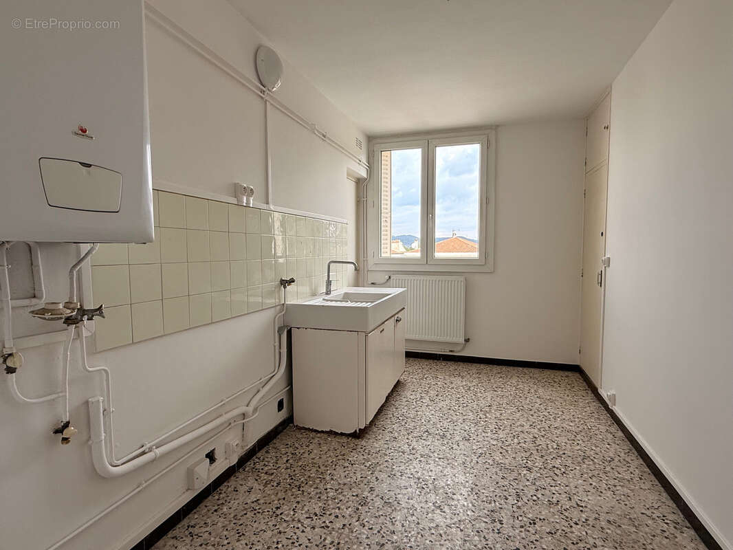 Appartement à BAGNOLS-SUR-CEZE