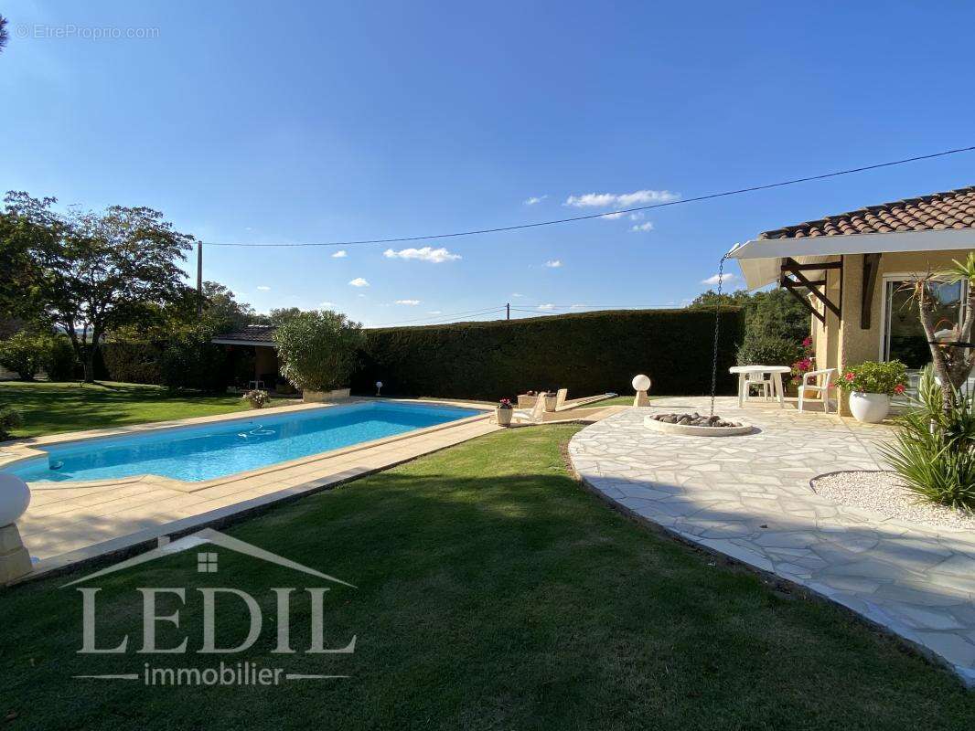 Magnifique Ensemble Immobilier avec Deux Maisons - photo 10