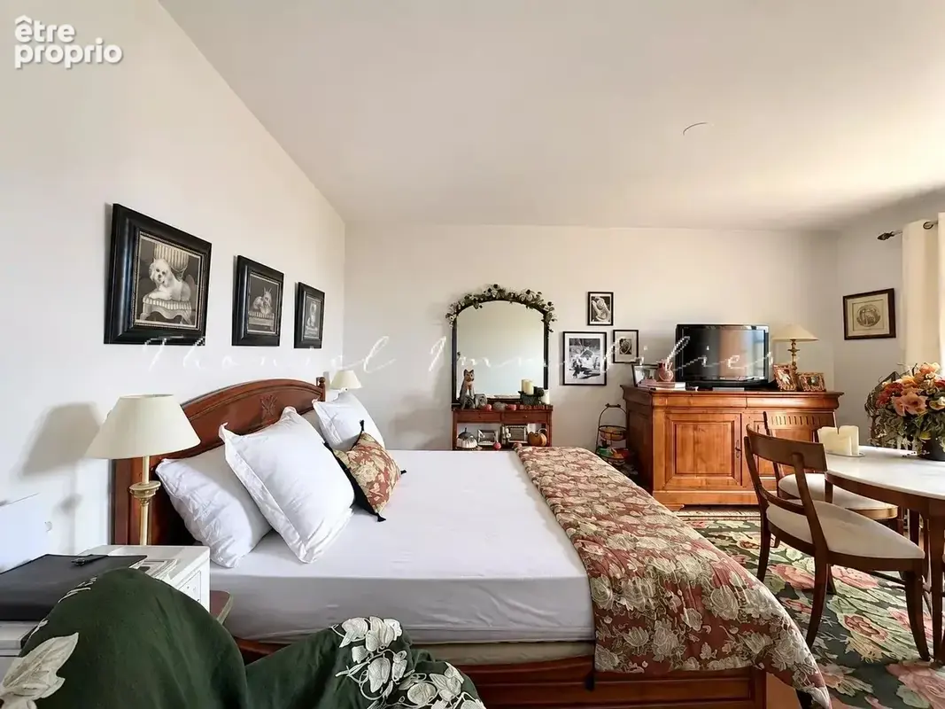 À vendre à Grimaud studio dans résidence avec piscine - photo 3