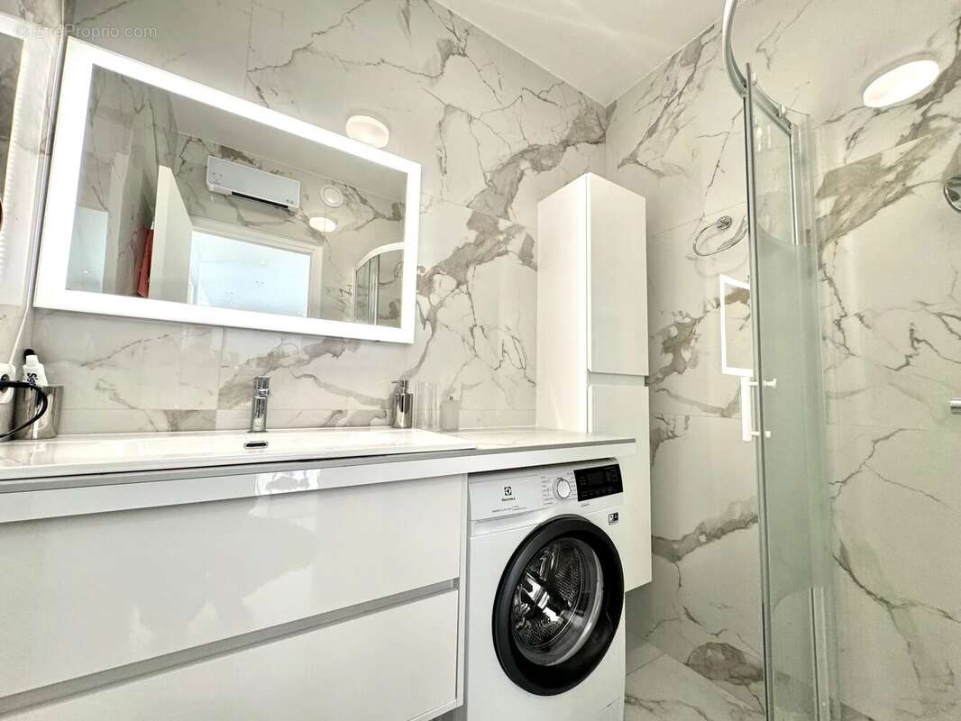 Appartement à VALLAURIS