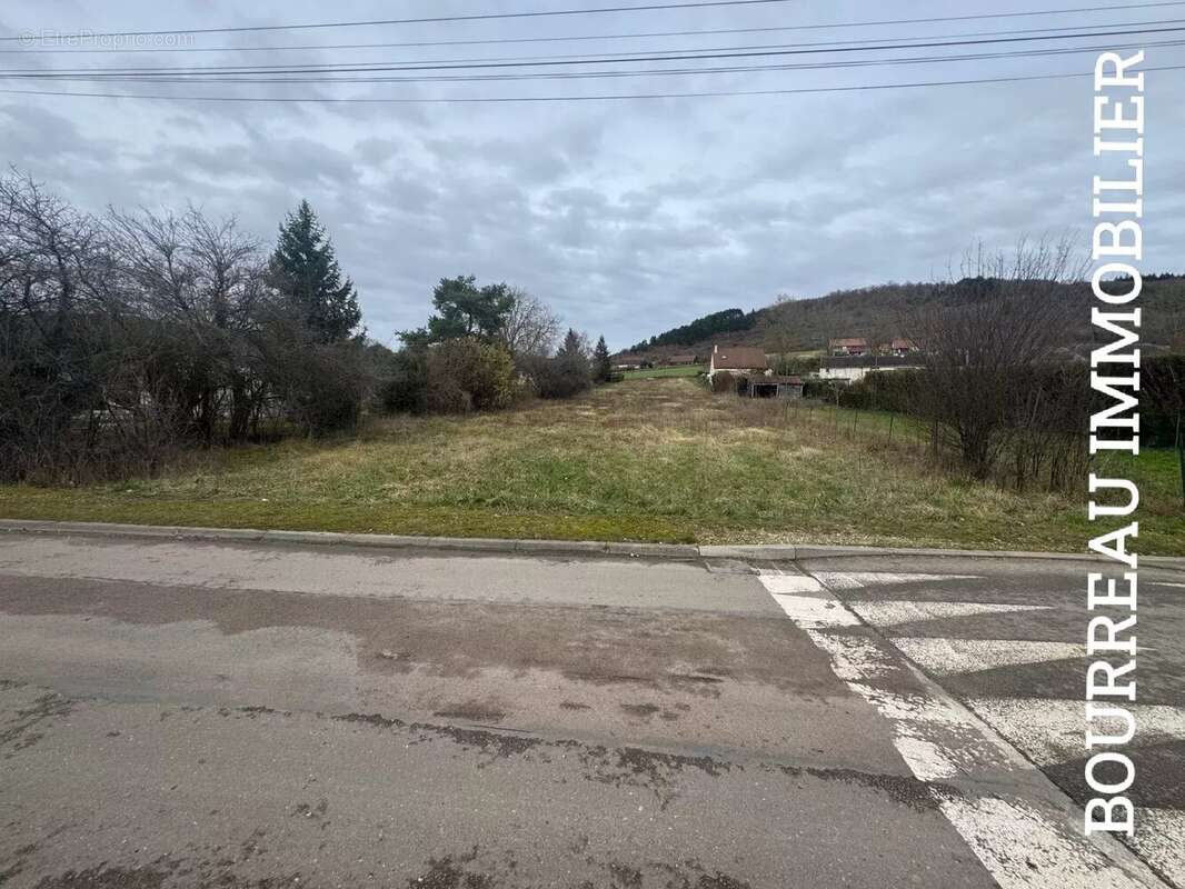 Terrain à SAINT-AUBIN-SUR-YONNE