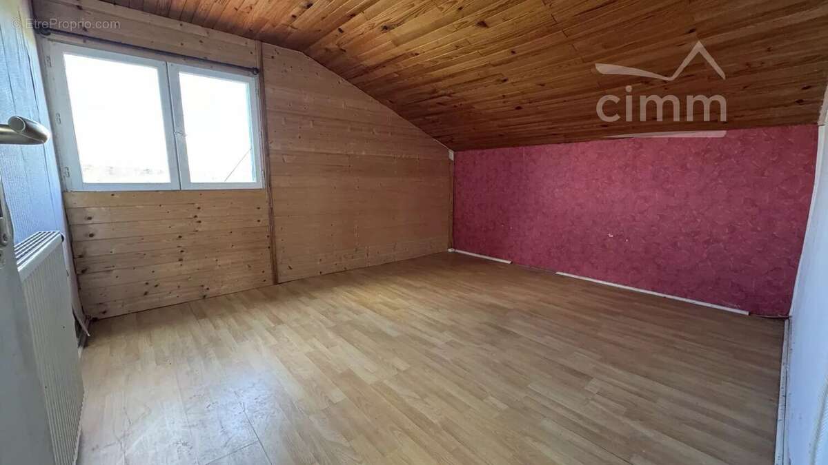 Maison à SAINT-BARTHELEMY-DE-VALS