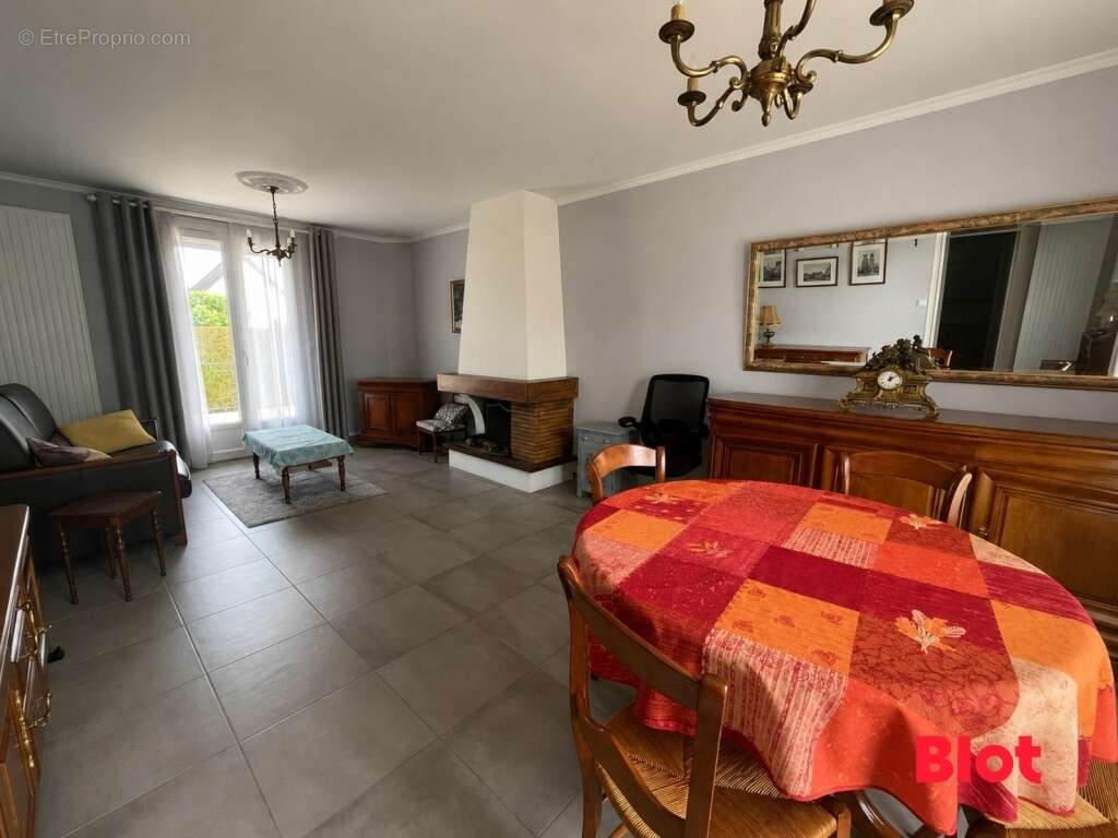 Maison à CHARTRES-DE-BRETAGNE