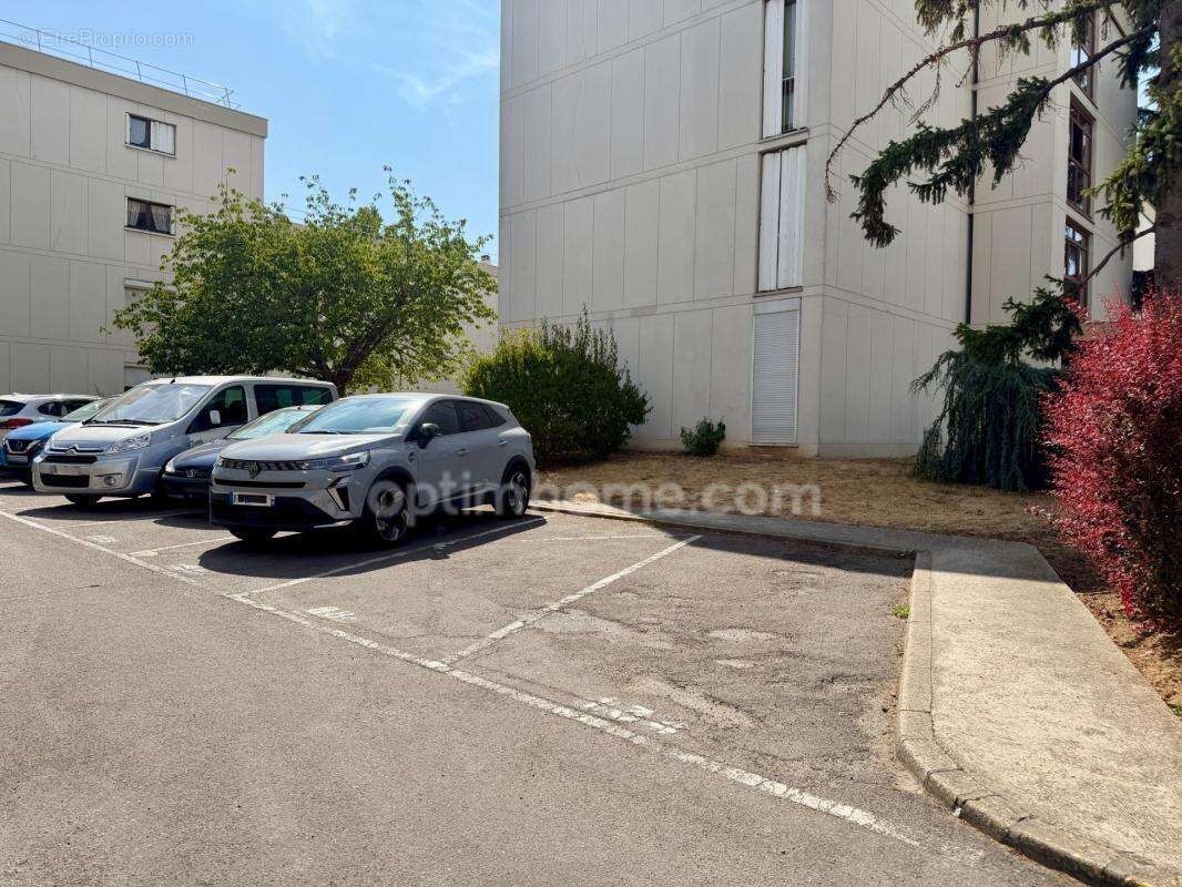 Appartement 4 pièces, 3 chambres / balcon / cave / parking / terrain de tennis - photo 18