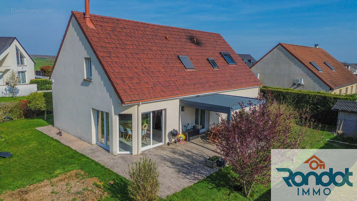 Maison à NORGES-LA-VILLE