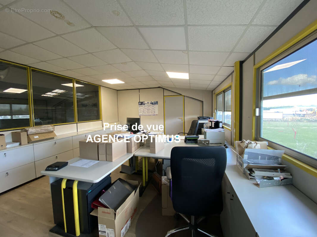 LOCAL PROFESSIONNEL + STOCKAGE - 1170 m2 bâtis sur 5886m2 de terrain - photo 10