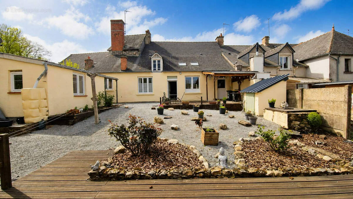 Maison à LA TRINITE-PORHOET