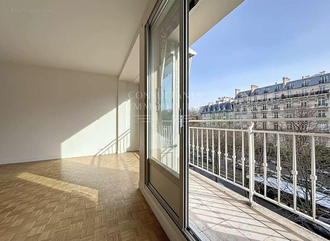Appartement à PARIS-16E