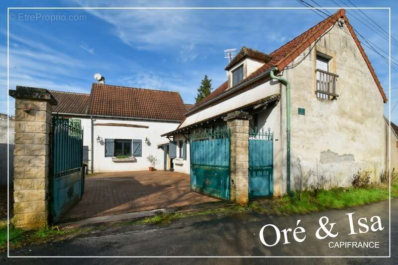 Maison familiale rénovée – 3 chambres – Chambre indépendante – Garage – Jardin – Vue campagne- AINAY LE VIEIL (18) - photo 32