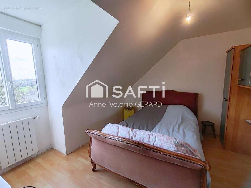 Maison 202 m² à Savigny-Le-Vieux  - photo 4